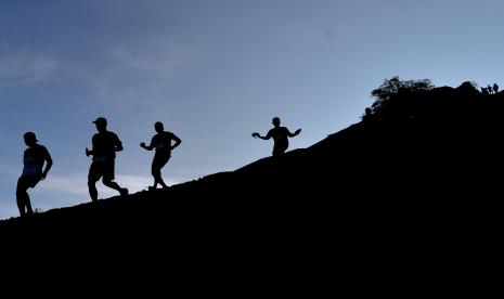 Ajang trail run atau lomba lari lintas gunung atau alam bebas 