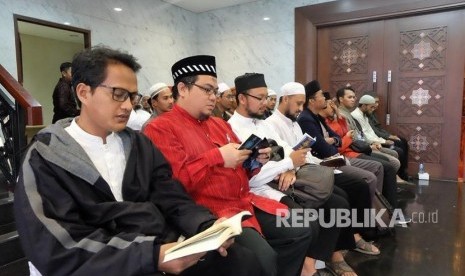 Peserta bersiap ikuti pra seleksi imam masjid mancanegara di Kantor Kemenag Jakarta. 