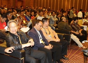 Peserta dari berbagai Pengprov se-Indonesia hadir dalam Rapat Akbar Sepak bola Nasional di Hotel Pullam, Jakarta, Ahad (18/12). 