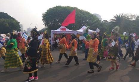 Peserta Deklarasi Kampanye Damai di Silang Monas, Jakarta Pusat, Ahad (23/9).