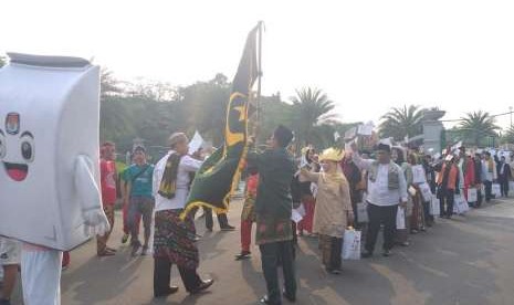 Peserta Deklarasi Kampanye Damai di Silang Monas, Jakarta Pusat, Ahad (23/9).