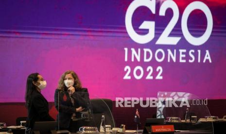 Peserta delegasi negara G20 berbincang-bincang sebelum memulai rapat pertemuan 