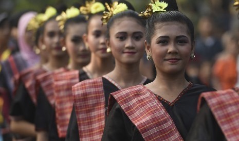 Peserta pawai budaya Pesona Lombok-Sumbawa (Ilustrasi)