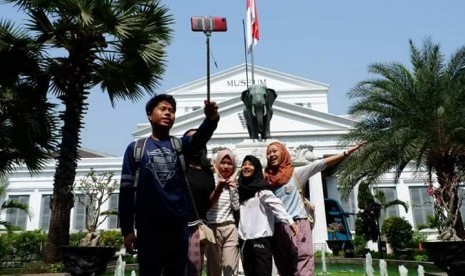 Peserta ekskul fotografi SMA Bosowa Bina Insani berhasil menjadi juara Foto Museum Tingkat Pelajar di Museum Nasional 2019.