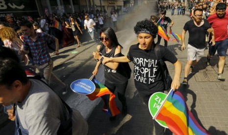 Peserta Gay Pride Parade Turki ditembaki water canon, Ahad (28/6)