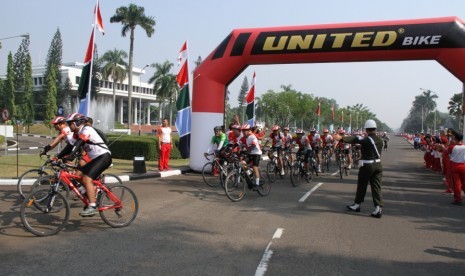 Peserta gowes rute Ambarawa-Jakarta tiba di Mabes TNI, Jumat (26/9).