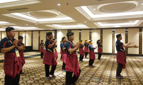 Peserta kontingen NTB menampilkan senam kreasi diajang Apresiasi Guru dan Tenaga Kependidikan (GTK) PAUD dan Dikmas Berprestasi serta Berdedikasi Tahun 2018 di Hotel Grand Mahkota, Pontianak, Kalimantan Barat, Kamis (12/7).