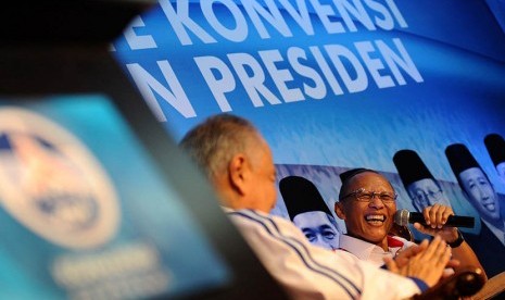 Peserta Konvensi Calon Presiden Pramono Edhie (kanan)