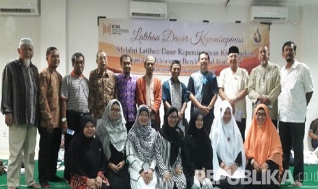 Panitia dan instruktur LDK ICMI Orwil Bali 