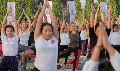 Gerakan senam yoga.