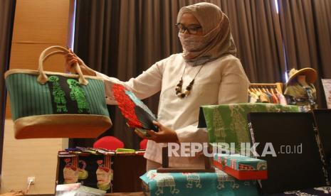 Ketua Umum Gabungan Pelaku Usaha Makanan dan Minuman (Gapmmi), Adhi S Lukman, mengatakan, telah menyusun program untuk memiliki 10 UMKM yang bakal mendapatkan pendampingan industri agar naik kelas. Pendampingan tersebut utamanya agar produk yang dihasilkan lebih berkualitas dan mampu menembus pasar ekspor.