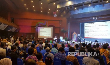 Peserta mendengarkan paparan Menteri Pariwisata Arief Yahya pada Rembuk Republik Memaksimalkan Industri Wisata Halal Indonesia