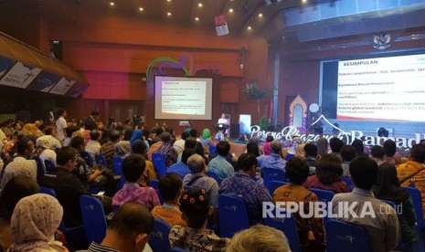 Peserta mendengarkan paparan Menteri Pariwisata Arief Yahya pada Rembuk Republik Memaksimalkan Industri Wisata Halal Indonesia