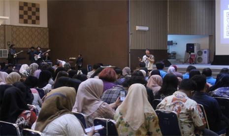 Peserta mengikuti jalannya workshop bertajuk Empowering Educators Through Storytelling: Every Teacher is a Hero, Every Hero has a Story. 