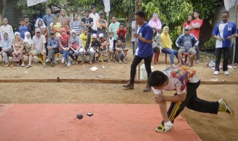 Sejumlah perhelatan wisata Tanjungpinang terpaksa dibatalkan, salah satunya adalah ajang Festival Pulau Penyengat karena akan menimbulkan kerumunan. Foto, peserta mengikuti lomba Gasing Berembang dalam rangkaian Festival Pulau Penyengat, Kepulauan Riau.