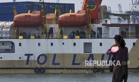 Peserta mudik sepeda motor gratis naik kapal laut berada di KM Sabuk Nusantara 107 yang mulai berlayar dari Pelabuhan Penumpang Tanjung Priok, Jakarta, Selasa (12/6).