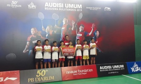 Peserta Peraih Super Tiket Audisi Umum Beasiswa Bulu Tangkis 2019, di GOR Sudirman, Surabaya, Jawa Timur, Selasa (22/10). 