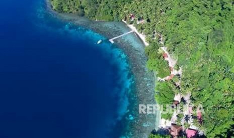 Pesonan  indah laut Halmahera Selatan . Kawasan Industri Pulau Obi yang terletak di Kabupaten Halmahera Selatan, Maluku Utara, beralih status dari provinsi menjadi Pembangunan Berskala Nasional.