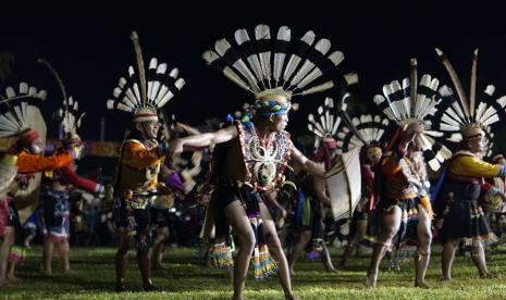 Pesta Adat Lom Plai suku Dayak Wehea di Desa Nehas Liah Bing, Muara Wahau, Kabupaten Kutai Timur, Kalimantan Timur.