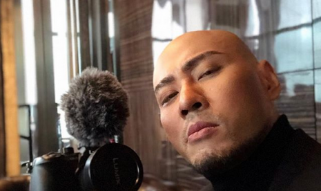 Youtuber Deddy Corbuzier. Anggota DPR TB Hasanuddin pertanyakan urgensi pemberian pangkat untuk Deddy Corbuzier