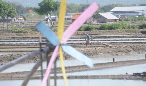 Badan Meteorologi Klimatologi dan Geofisika mempermudah mitigasi terjadinya banjir rob atau banjir pesisir tahun 2022 menggunakan kalender pasang surut. (Foto: Banjir rob di Pamekasan)