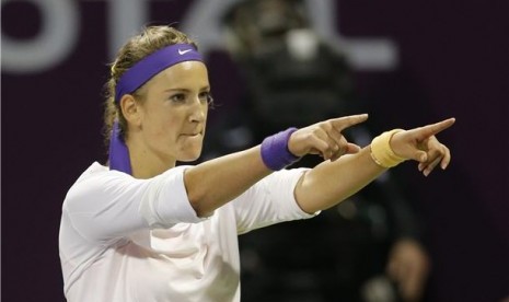 Petenis Belarusia, Victoria Azarenka, meluapkan kegembiraannya usai mengalahkan petenis Amerika Serikat, Serena Williams, di partai final Qatar Terbuka di Doha, Qatar, Ahad (17/2). 