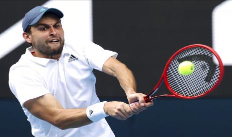 Petenis Rusia, Aslan Karatsev, lolos ke semifinal Australia Open, Selasa (16/2).