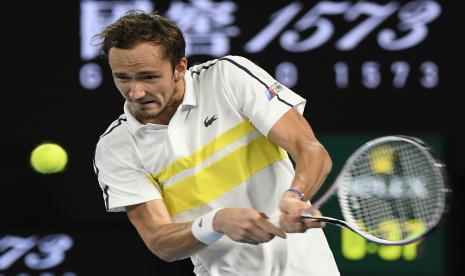 Petenis Rusia Daniil, Medvedev, menyambut turnamen Grand Slam Wimbledon dengan meraih gelar lapangan rumput perdananya.