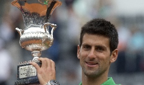 Petenis Serbia, Novak Djokovic menjadi juara Wimbledon 2014.