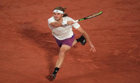 Petenis Yunani Stefanos Tsitsipas melaju ke babak 16 besar French Open, Sabtu (5/6) dini hari WIB.