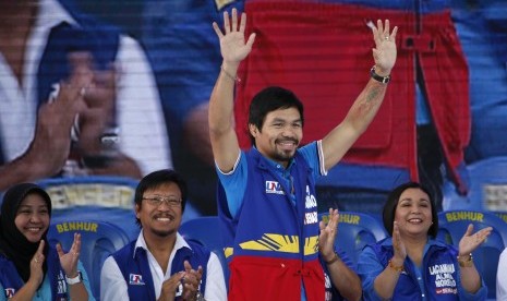 Petinju Manny Pacquiao berkampanye untuk pencalonannya sebagai anggota senat di Mandaluyong City, Filipina.