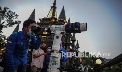 BMKG memprakirakan cuaca Bandung dan sekitar akan didominasi dengan cuaca cerah berawan, Sabtu (7/10/2023).