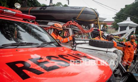 Petugas Badan Penanggulangan Bencana Daerah (BPBD) mengikuti Apel Siaga Bencana (ilustrasi)