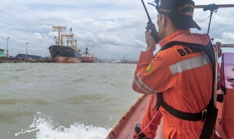 Basarnas Manado Gelar Simulasi Penyelamatan Kebakaran Kapal