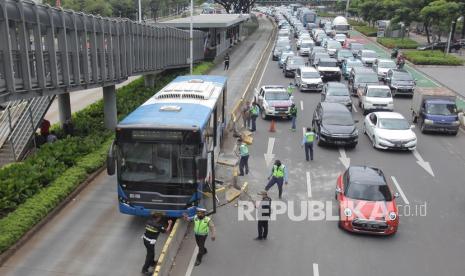 BUMD DKI Jakarta, PT TransJakarta, bakal membuka sekolah kompetensi melalui Bus Academy. Tujuannya, untuk menambah keahlian para pengemudi armada TransJakarta. (ilustrasi)