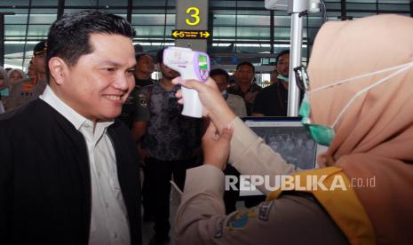 Menteri Badan Usaha Milik Negara (BUMN) Erick Thohir memberikan pesan kepada seluruh pimpinan perusahaan pelat merah dalam menghadapi penyebaran virus corona jenis baru atau Covid-19. 