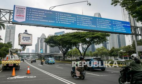 Kementerian Perhubungan (Kemenhub) masih menunggu keputusan lebih lanjut dari Gubernur DKI Jakarta Anies Baswedan terkait penerapan PSBB. Juru Bicara Kemenhub Adita Irawati mengaku belum dapat memberikan penjelasan mengenai adanya pembatasan transportasi di seluruh Jakarta akibat adanya PSBB. Pasalnya, menurut Adita, belum ada ketentuan yang mengatur tentang pembatasan transportasi saat PSBB saat ini. 