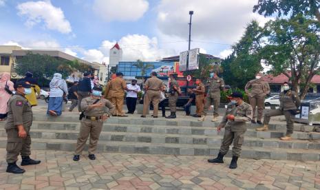 Petugas Dinas Satpol PP dan Damkar Kota Sukabumi akan menggencarkan patroli ke Alun-Alun dan Lapang Merdeka. Langkah ini untuk mencegah adanya warga yang melanggar ketentuan selama berada di sarana tersebut.