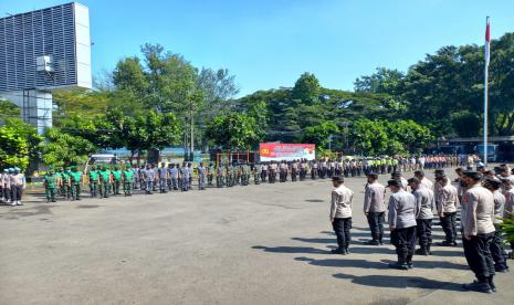 Petugas gabungan dari Polri, TNI, dan Dishub melaksanakan apel jelang pengamanan arus mudik, Sabtu (23/4/2022).