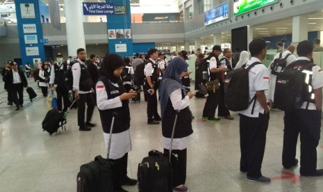 Petugas haji Panitia Penyelenggara Ibadah Haji (PPIH) tiba di Tanah Suci, Sabtu (14/7).