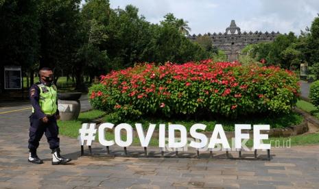 Petugas keamanan berjaga di kawasan Taman Wisata Candi (TWC) Borobudur, Magelang, Jawa Tengah