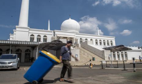 Suasana Masjid Agung Al Azhar, lokasi kantor Yayasan Al Azhar yang bergerak dalam dakwah dan pendidikan