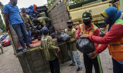 Kementerian Keuangan (Kemenkeu) menilai, konsumsi pemerintah menjadi mesin utama untuk membawa perekonomian Indonesia kembali menuju zona positif pada kuartal ketiga. Sebab, faktor-faktor ekonomi lain seperti konsumsi rumah tangga dan investasi diyakini mengalami kontraksi.