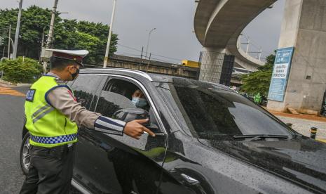 Petugas kepolisian lalu lintas/polantas (ilustrasi). Kapolda Metro Jaya berjanji akan menindak anggota Polantas yang nakal.