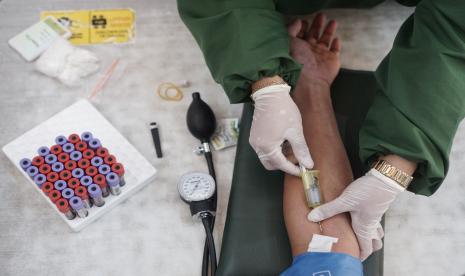 Sampel darah penyintas COVID-19 untuk dilakukan tes pada kegiatan Screening Donor Sukarela Plasma Konvalesen 