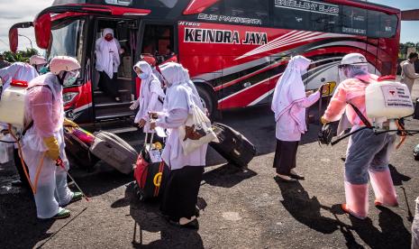 Jember juga memfasilitasi kendaraan untuk para santri kembali ke pesantren. Ilustrasi santri jalani protokol Covid-19.