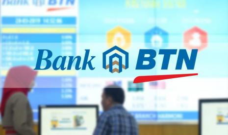 Petugas melayani nasabah yang ingin mengajukan kredit perumahan rakyat (KPR) di kantor pusat BTN di Jalan Gajah Mada Nomor 1, Jakarta Pusat. PT Bank Tabungan Negara (Persero) Tbk menggandeng pengembang properti PT Premier Qualitas Indonesia (Group) terkait kebijakan insentif pajak sektor properti.