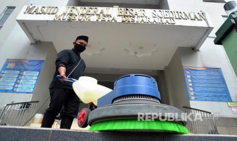 bersih-bersih masjid ilustrasi.