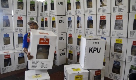 Ilustrasi. Ketua KPU RI Hasyim Asy'ari mengatakan, Presiden Joko Widodo (Jokowi) meminta KPU sebisa mungkin menggunakan produk-produk buatan dalam negeri dalam pengadaan dan distribusi logistik Pemilihan Umum (Pemilu) 2024. 