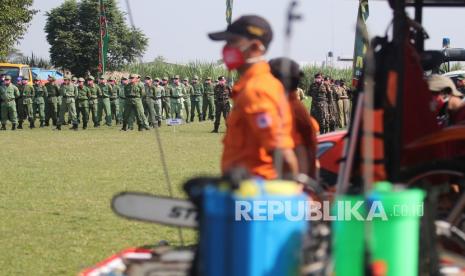 Petugas Tagana mengikuti apel kesiapsiagaan bencana hidrometeorologi (ilustrasi)